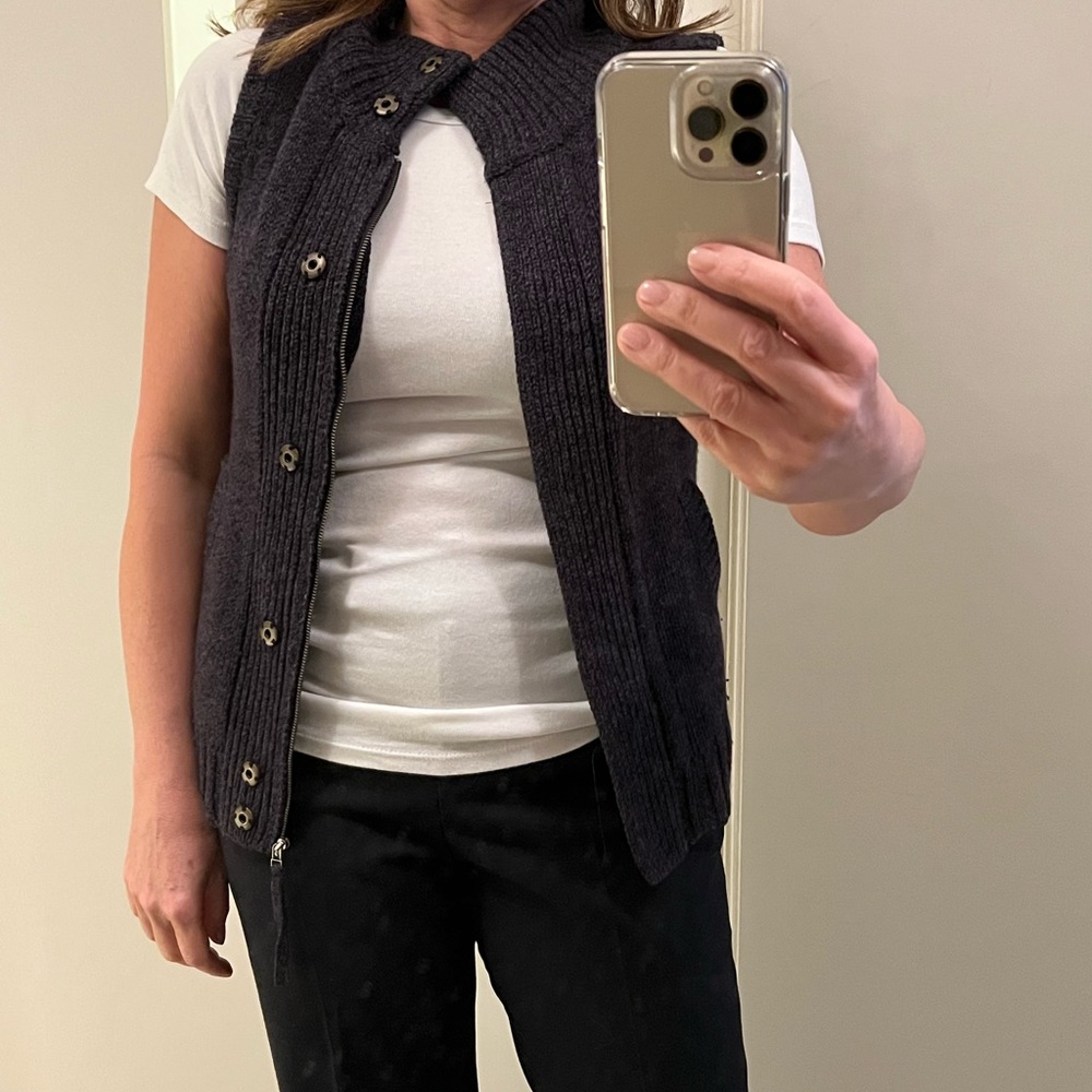 Facconable Knit Vest